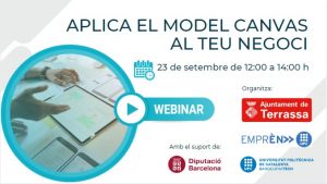 Imatge de les mans d'una persona sobre una taula amb una table i papers fent una presentació i informació de la jornada "Aplica el model Canvas al teu negoci. 23 de setembre de 12:00 a 14:00 h." Organitza Ajuntament de Terrassa, Emprèn UPC i UPC, "Amb el suport de" Diputació de Barcelona