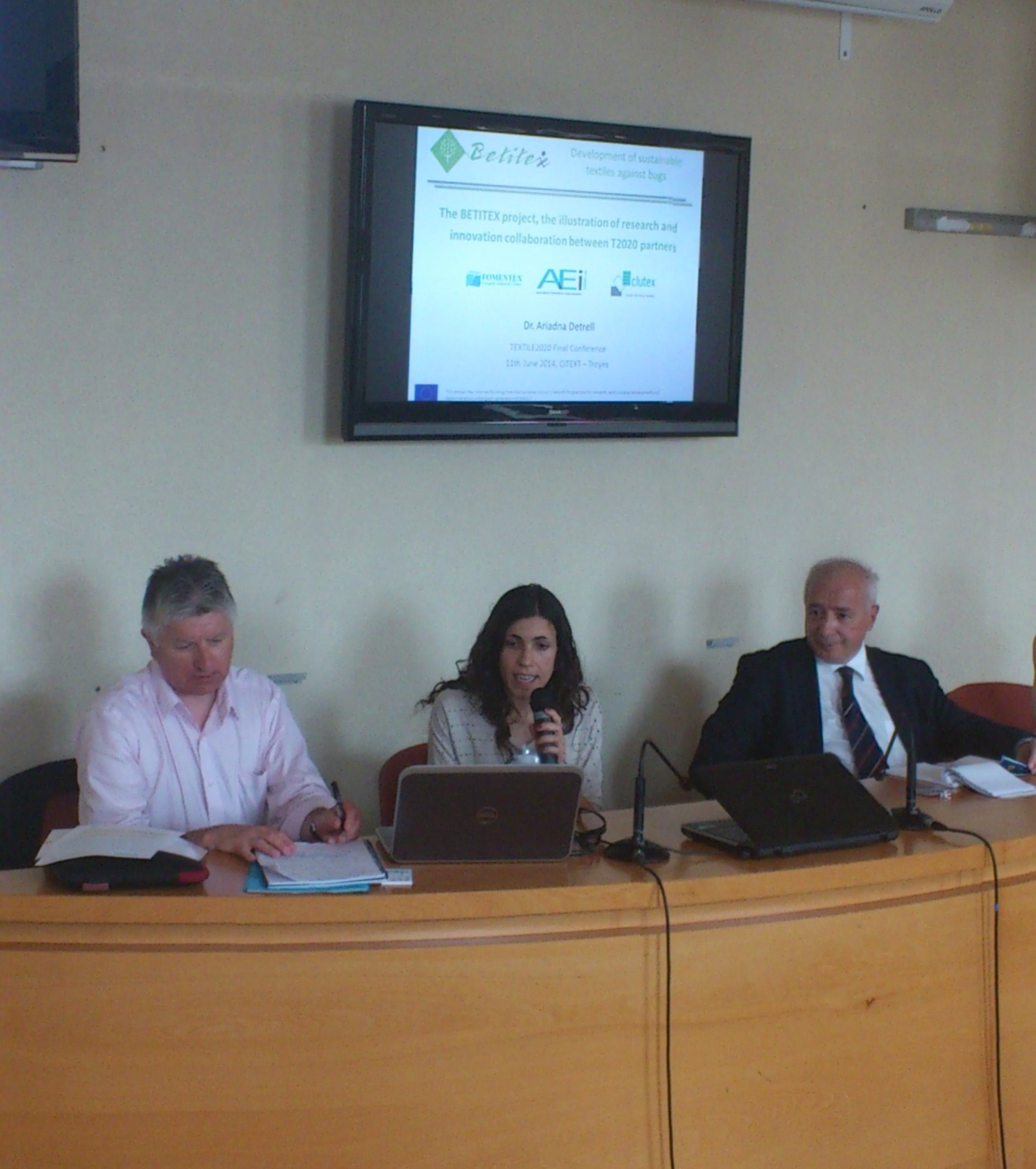Ariadna Detrell presentant el projecte Betitex durant la conferència del Textile2020
